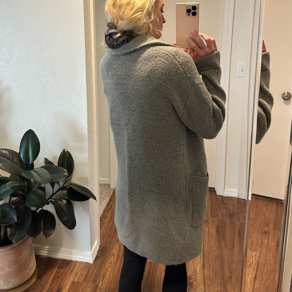 🌟SALE🌟 Lush gray oversized cardigan size medium - Picture 3 of 9